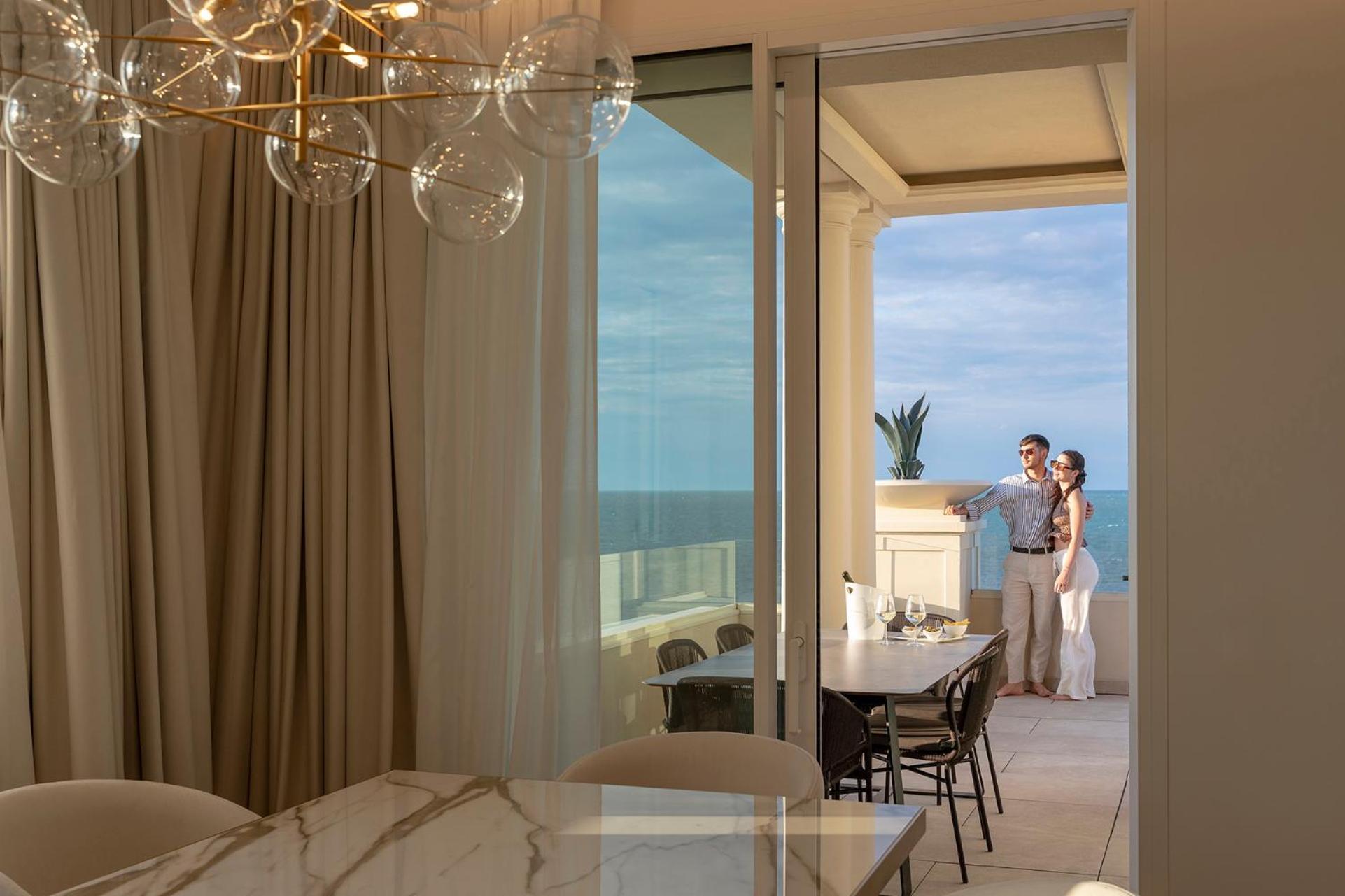 King Suite Spa Bath